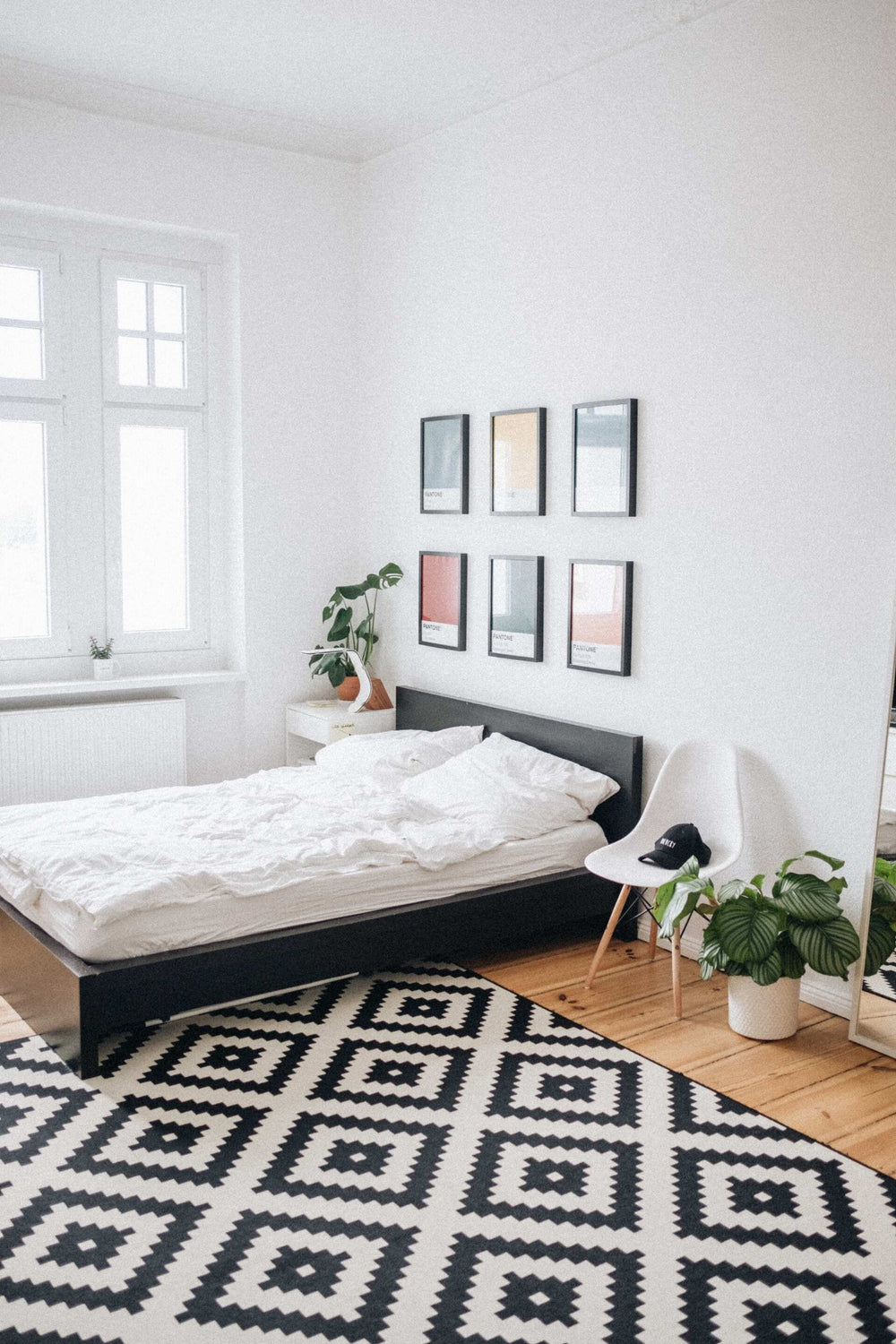 Small Apartment Bedroom Rug Arrangement Hacks: Transform Your Space Instantly